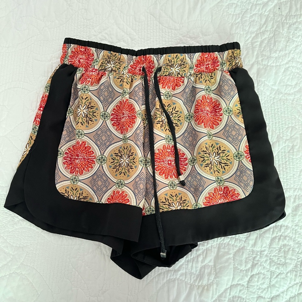 Freeway Patterned Flowy Shorts